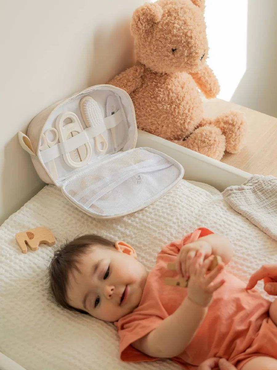 Trousse de Soin Compacte Grise 9 Accessoires Inclus sable