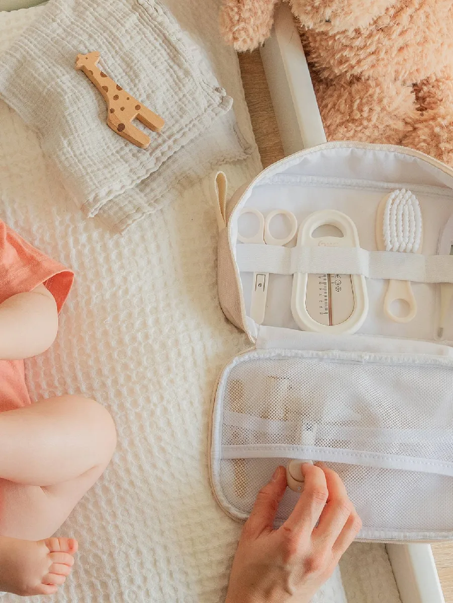 Trousse de Soin Compacte Grise 9 Accessoires Inclus sable