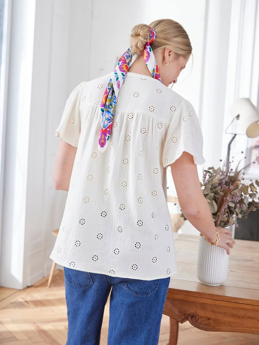 Blouse gaze de coton brodé grossesse et allaitement écru