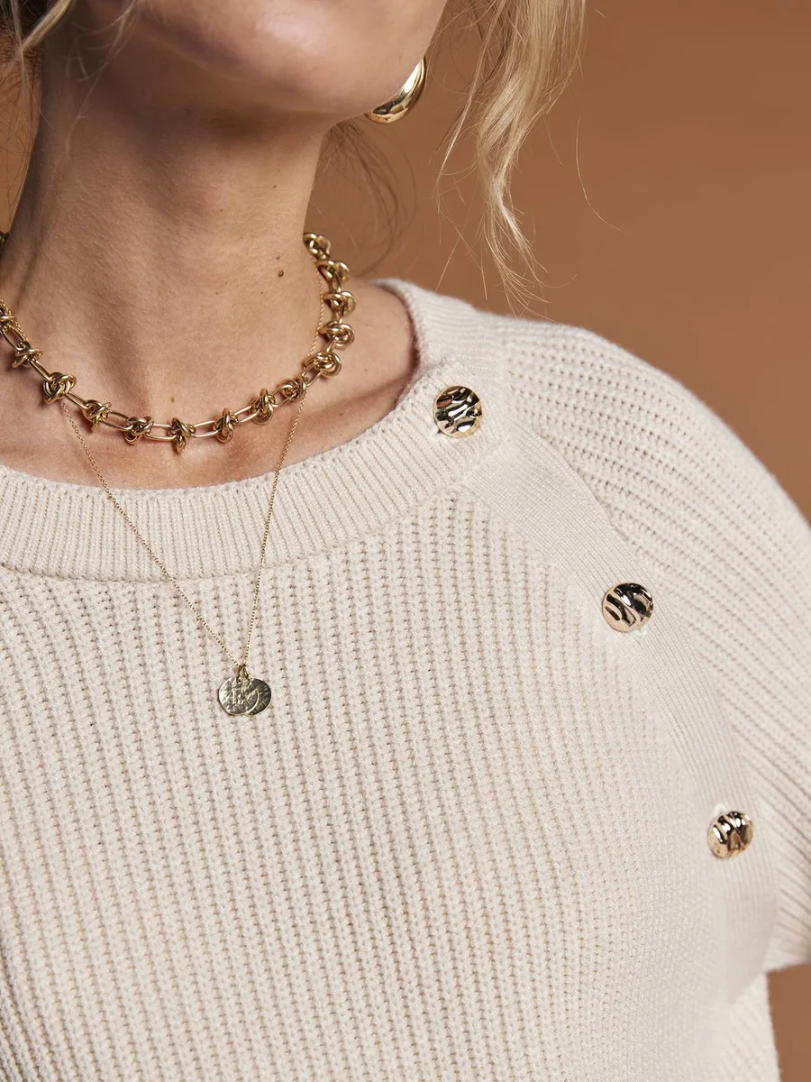 Pull grossesse et allaitement boutonné en côtes perlées écru