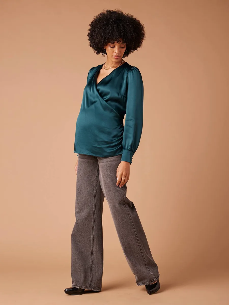 Blouse cache-coeur de grossesse effet satiné bleu pétrole