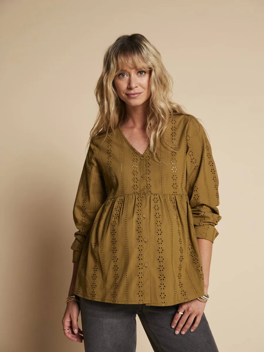 Blouse grossesse et allaitement en broderie anglaise olive - 3